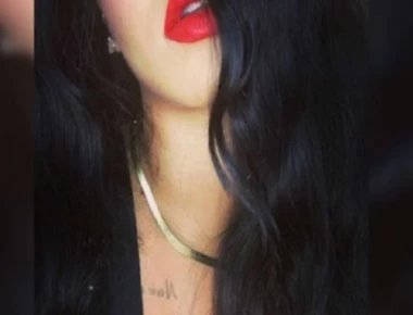 Πασίγνωστη τραγουδίστρια πήγε σε πρόσφατη εκδήλωση με τα απολύτως απαραίτητα (φώτο)